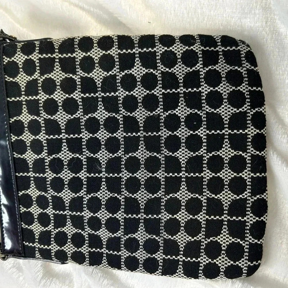 Kate spade cross body handbag. no tags. But never carried adjustable strap. - Picture 6 of 12